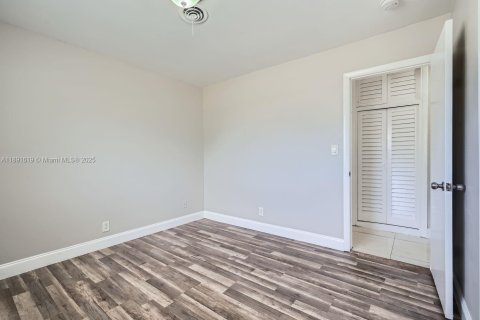 House in Coconut Creek, Florida 3 bedrooms, 117.89 sq.m. № 1944020 - photo 14