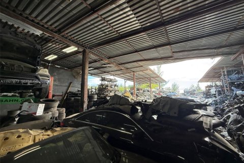 Commercial property in Opa-locka, Florida № 2158582 - photo 5