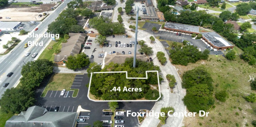 Commercial property in Orange Park, Florida № 767648