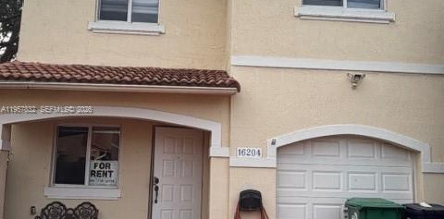 House in Miami, Florida 4 bedrooms, 163.14 sq.m. № 2017739