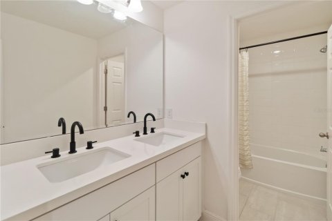 House in Kissimmee, Florida 4 bedrooms, 235.23 sq.m. № 1904639 - photo 23
