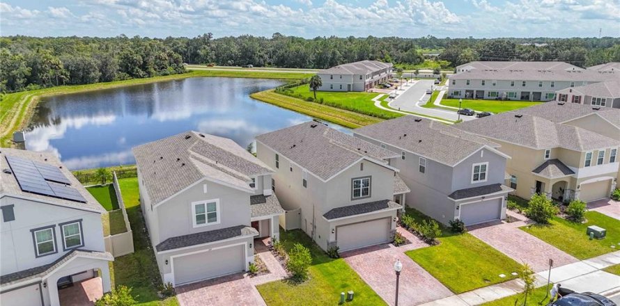 Casa en Kissimmee, Florida 4 dormitorios, 235.23 m2 № 1904639