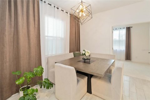 House in Kissimmee, Florida 4 bedrooms, 235.23 sq.m. № 1904639 - photo 8