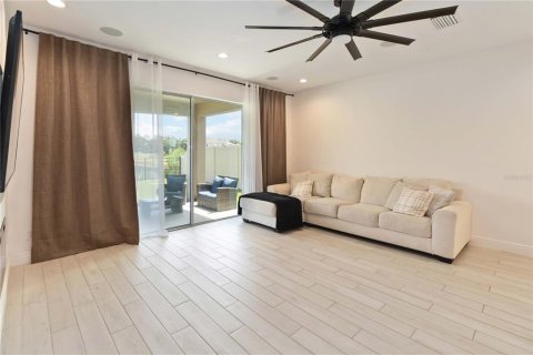 House in Kissimmee, Florida 4 bedrooms, 235.23 sq.m. № 1904639 - photo 10