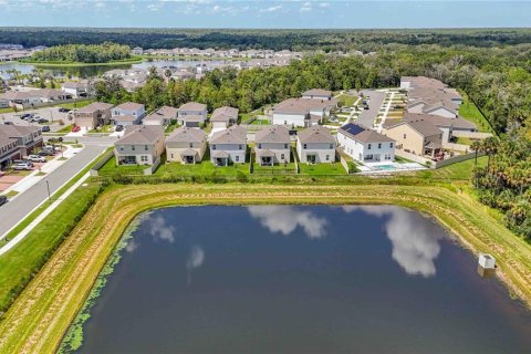 House in Kissimmee, Florida 4 bedrooms, 235.23 sq.m. № 1904639 - photo 29