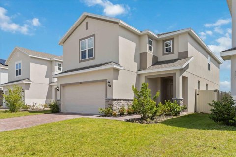 House in Kissimmee, Florida 4 bedrooms, 235.23 sq.m. № 1904639 - photo 2