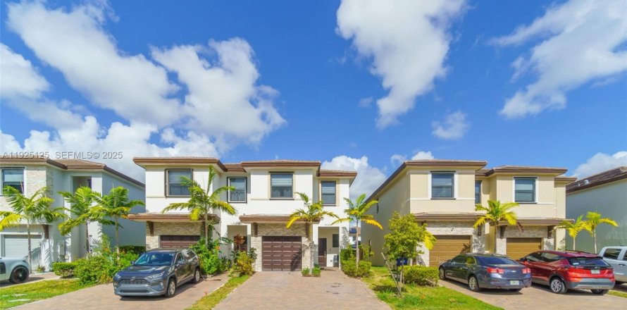 Таунхаус в Хомстед, Флорида 3 спальни, 140.65м2 № 1983752