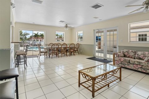 Condo in Pompano Beach, Florida, 2 bedrooms  № 1927542 - photo 25