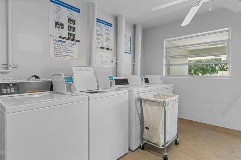 Condo in Pompano Beach, Florida, 2 bedrooms  № 1927542 - photo 20