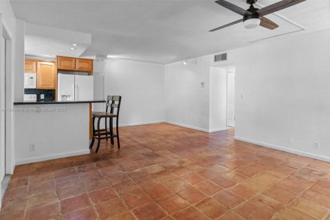 Condo in Pompano Beach, Florida, 2 bedrooms  № 1927542 - photo 8