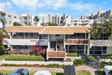 Condo in Pompano Beach, Florida, 2 bedrooms  № 1927542 - photo 27