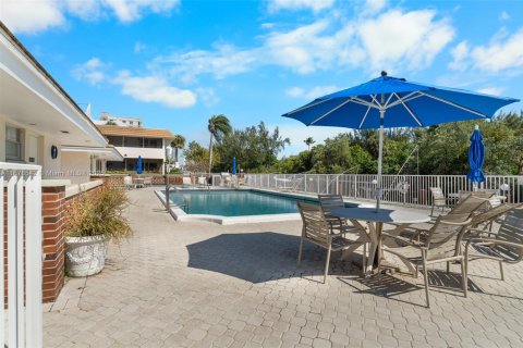 Condo in Pompano Beach, Florida, 2 bedrooms  № 1927542 - photo 24