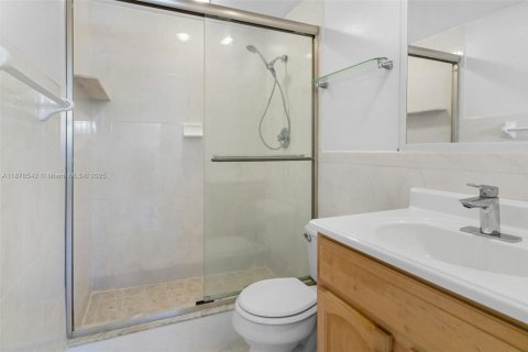 Condo in Pompano Beach, Florida, 2 bedrooms  № 1927542 - photo 4