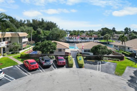 Condo in Pompano Beach, Florida, 2 bedrooms  № 1927542 - photo 21