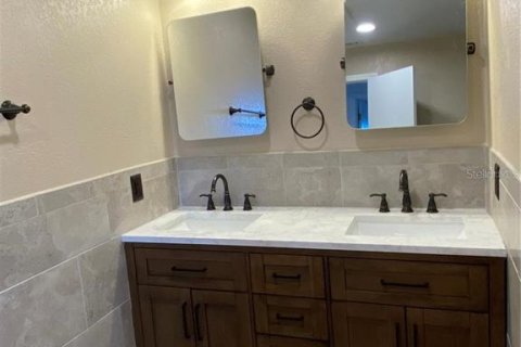 Casa en venta en Frostproof, Florida, 6 dormitorios, 404.68 m2 № 1904922 - foto 16
