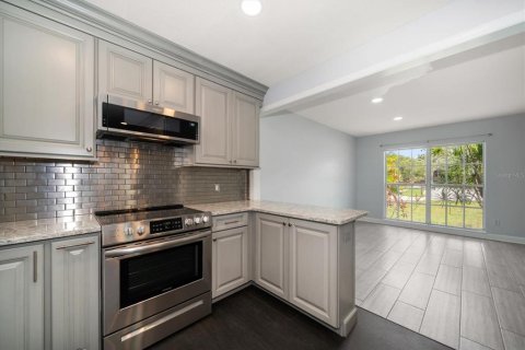 House in Palm Harbor, Florida 3 bedrooms, 136.01 sq.m. № 1829668 - photo 6