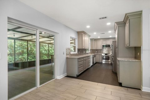 House in Palm Harbor, Florida 3 bedrooms, 136.01 sq.m. № 1829668 - photo 17