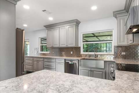 House in Palm Harbor, Florida 3 bedrooms, 136.01 sq.m. № 1829668 - photo 13