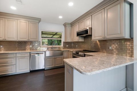 House in Palm Harbor, Florida 3 bedrooms, 136.01 sq.m. № 1829668 - photo 12