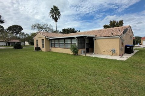 Villa ou maison à vendre à Orlando, Floride: 2 chambres, 121.7 m2 № 2405764 - photo 3