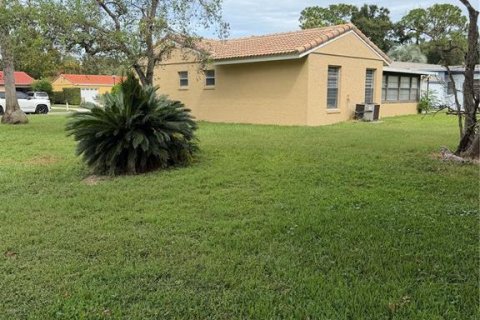 Villa ou maison à vendre à Orlando, Floride: 2 chambres, 121.7 m2 № 2405764 - photo 4