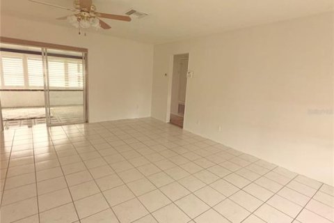 Villa ou maison à vendre à Orlando, Floride: 2 chambres, 121.7 m2 № 2405764 - photo 11