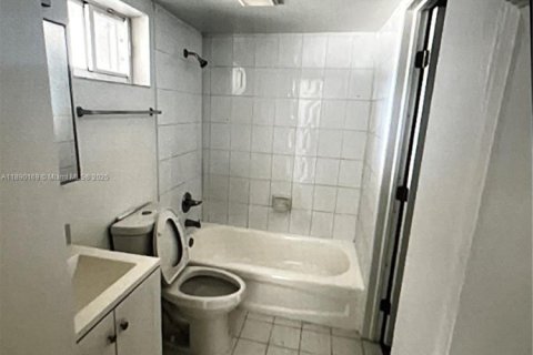 Copropriété à louer à Miami, Floride: 2 chambres, 92.44 m2 № 1946315 - photo 3