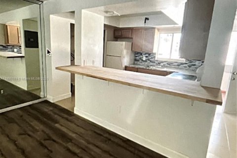 Copropriété à louer à Miami, Floride: 2 chambres, 92.44 m2 № 1946315 - photo 1