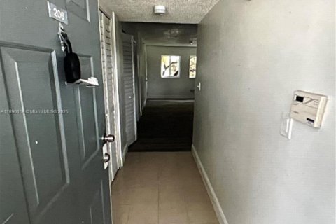 Copropriété à louer à Miami, Floride: 2 chambres, 92.44 m2 № 1946315 - photo 2