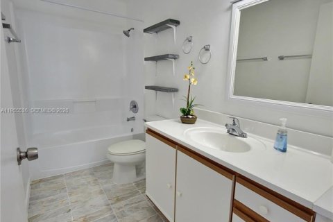 Casa en venta en Miami, Florida, 3 dormitorios, 104.52 m2 № 2010119 - foto 7