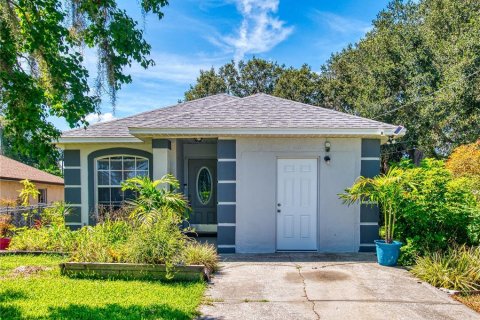 House in DeLand, Florida 3 bedrooms, 99.5 sq.m. № 1888430 - photo 1