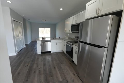 Commercial property in Port Charlotte, Florida 6 bedrooms, 230.4 sq.m. № 2195337 - photo 3