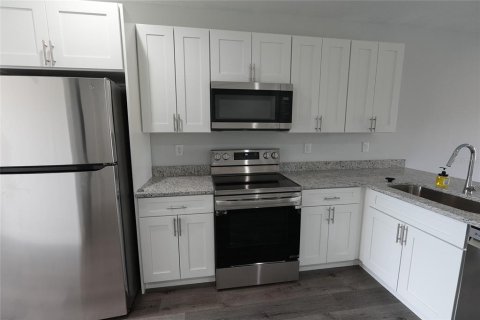 Commercial property in Port Charlotte, Florida 6 bedrooms, 230.4 sq.m. № 2195337 - photo 24