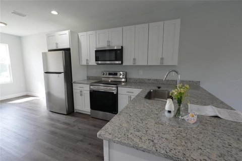 Commercial property in Port Charlotte, Florida 6 bedrooms, 230.4 sq.m. № 2195337 - photo 26
