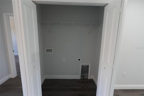 Commercial property in Port Charlotte, Florida 6 bedrooms, 230.4 sq.m. № 2195337 - photo 12