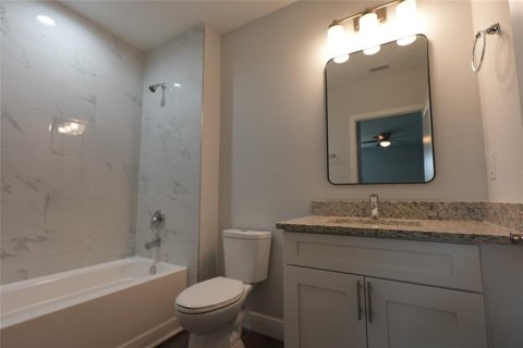 Commercial property in Port Charlotte, Florida 6 bedrooms, 230.4 sq.m. № 2195337 - photo 13