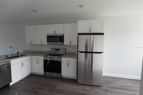 Commercial property in Port Charlotte, Florida 6 bedrooms, 230.4 sq.m. № 2195337 - photo 6