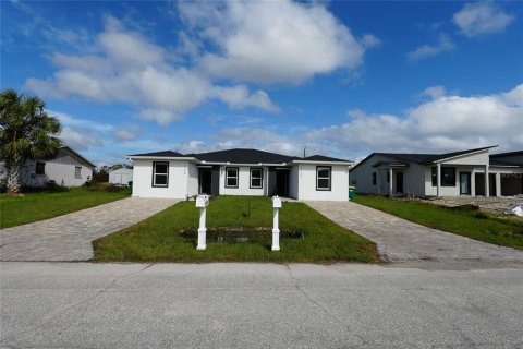 Commercial property in Port Charlotte, Florida 6 bedrooms, 230.4 sq.m. № 2195337