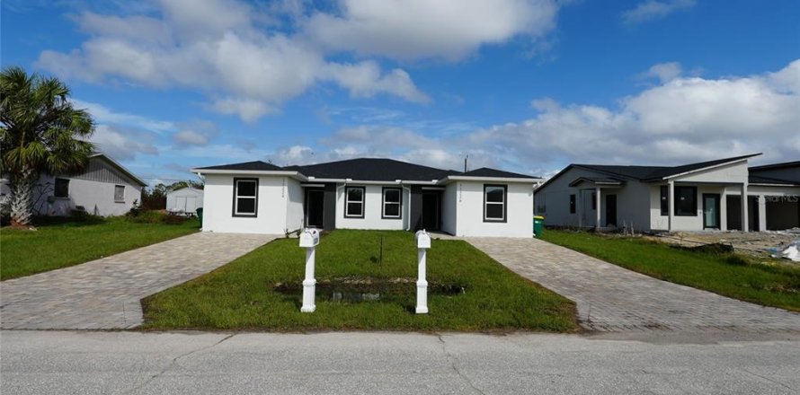 Commercial property in Port Charlotte, Florida 6 bedrooms, 230.4 sq.m. № 2195337