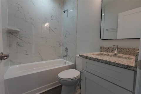 Commercial property in Port Charlotte, Florida 6 bedrooms, 230.4 sq.m. № 2195337 - photo 10