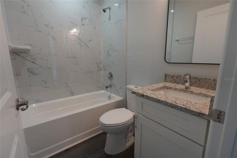 Commercial property in Port Charlotte, Florida 6 bedrooms, 230.4 sq.m. № 2195337 - photo 11