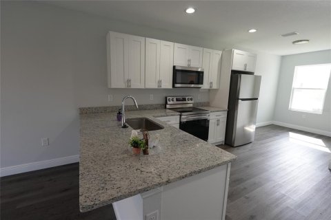 Commercial property in Port Charlotte, Florida 6 bedrooms, 230.4 sq.m. № 2195337 - photo 5