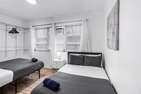 House in Miami, Florida 4 bedrooms, 221.29 sq.m. № 2033534 - photo 13