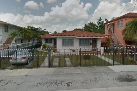 House in Miami, Florida 4 bedrooms, 221.29 sq.m. № 2033534 - photo 18