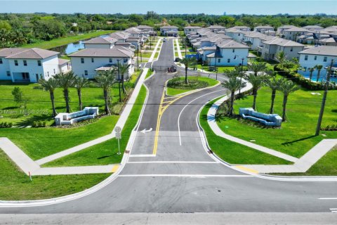 House in Davie, Florida 5 bedrooms, 367.71 sq.m. № 2019727 - photo 13