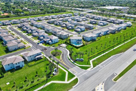 House in Davie, Florida 5 bedrooms, 367.71 sq.m. № 2019727 - photo 12