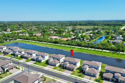 House in Davie, Florida 5 bedrooms, 367.71 sq.m. № 2019727 - photo 4