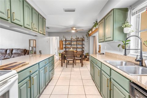 House in Spring Hill, Florida 2 bedrooms, 114.83 sq.m. № 1856756 - photo 23