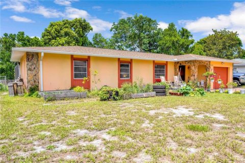 House in Spring Hill, Florida 2 bedrooms, 114.83 sq.m. № 1856756 - photo 2