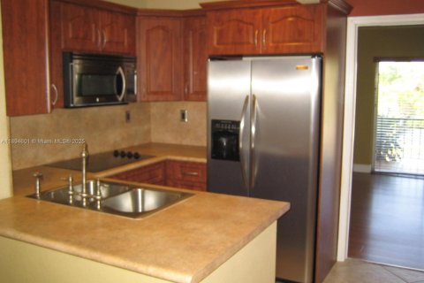 Снять в аренду кондоминиум в Майами, Флорида 1 спальня, 51.56м2, № 2015899 - фото 2